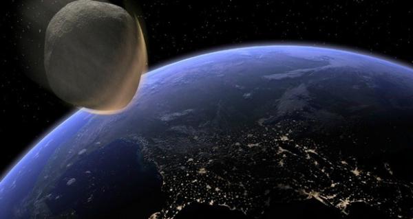 عبور سیارکی از میان زمین و ماه,سیارک
