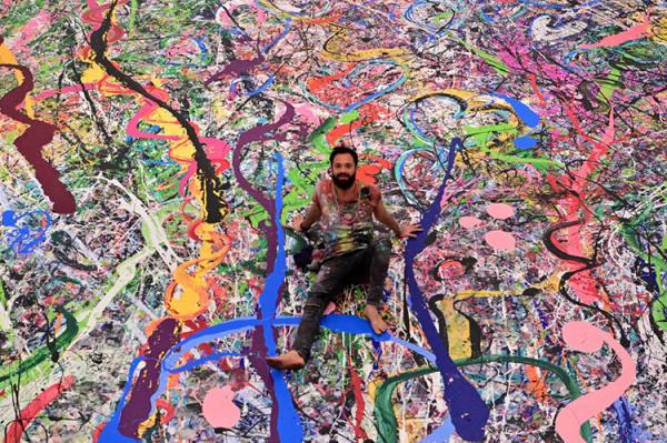 بزرگ‌ترین نقاشی دنیا,هنرمند ۴۴ ساله بریتانیایی