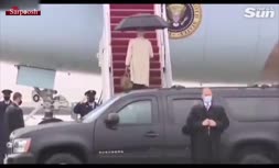 فیلم/ لغزیدن دوباره بایدن هنگام بالا رفتن از پله‌های هواپیما