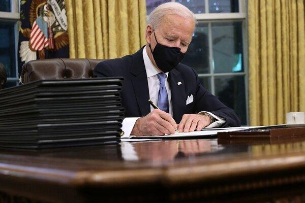 رئیس جمهور ایالات متحده,تمدید وضعیت اضطراری ملی ایالات متحده در ارتباط با سوریه و عراق