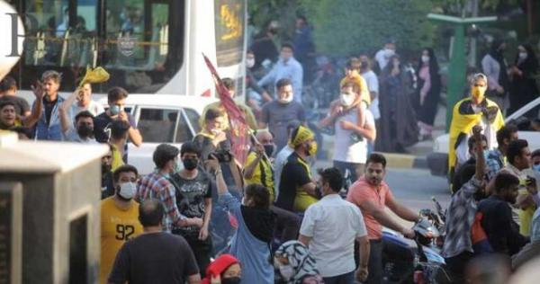 تجمع هواداران سپاهان زیر سایه کرونا تجمع هواداران سپاهان زیر سایه کرونا,دیدار پرسپولیس و سپاهان