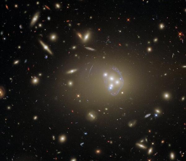 صدها کهکشان در یک تصویر,کهکشان