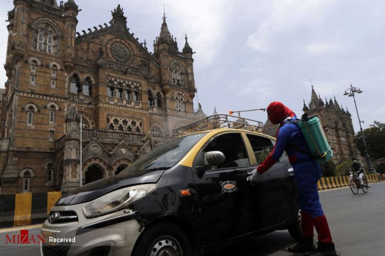 تصاویر مرد عنکبوتی در هند,وعکس های مرد عنکبوتی برای نجات شهر بمبئی,تصاویر کمک مرد عنکبوتی به مردم هند
