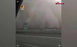 فیلم/ لحظه ورود طوفان خاک به اتوبان قم - کاشان