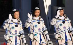تصاویر پرتاب سه فضانورد چینی به فضا,عکس های فضانوردان چینی,تصاویر پرتاب فضانوردان چینی