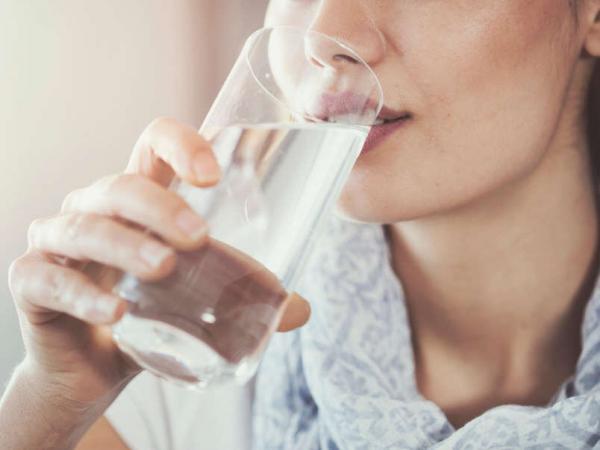 نوشیدن یک لیوان آب گرم با معده خالی,سلامت عمومی