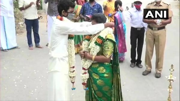 ازدواج روی پل,ازدواج عجیب در هند