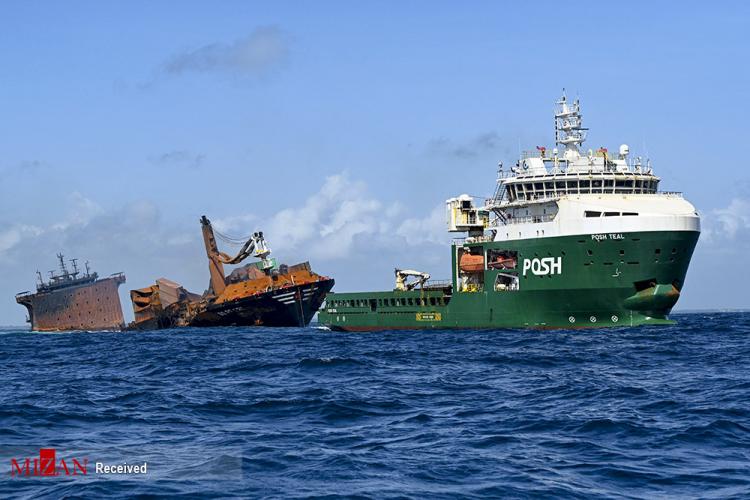 تصاویر غرق شدن کشتی باری در سریلانکا,عکس های غرق شدن کشتی باری در سریلانکا,غرق کشتی باری در سریکلانکا