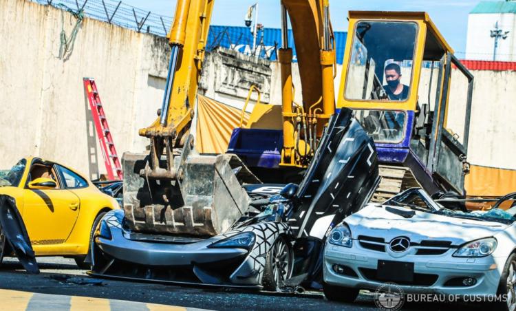 تصاویر عملیات نابودسازی خودروهای لوکس قاچاق در فیلیپین,عکس های خودروهای لوکس در فیلیپین,تصاویر خودروهای لوکس قاچاق
