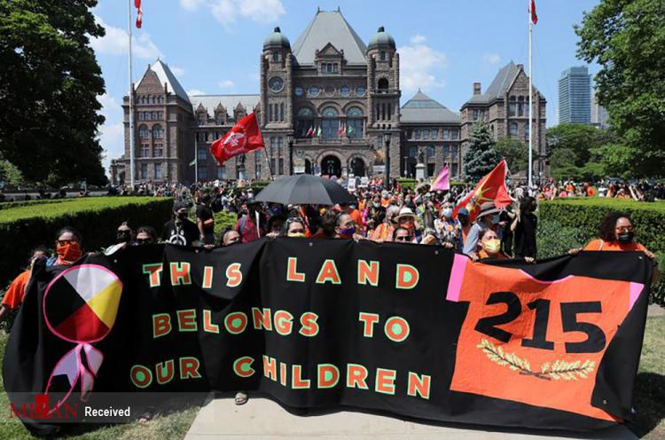 تصاویر سوگواری برای ۲۱۵ کودک درکانادا,عکس های مراسم سوگواری و یاد بود ۲۱۵ کودک کانادایی,تصاویر یادبود برای کودکان بومی کانادا