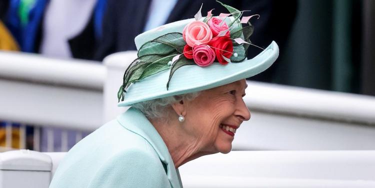 تصاویر حضور ملکه انگلیس در مسابقه اسب دوانی,عکس های ملکه انگلیس در مسابقه اسب سواری,تصاویر ملکه انگلیس در مسابقات اسب سواری