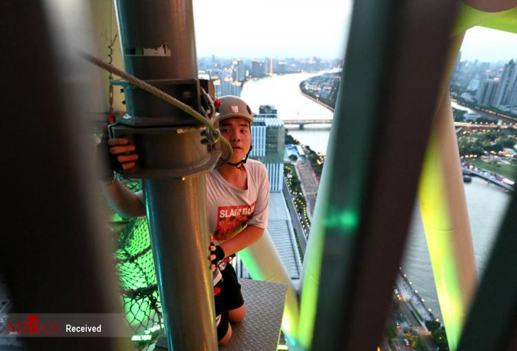 تصاویر پیاده روی با طناب روی بلندترین برج تلویزیونی چین,عکس های پیاده روی با طناب,تصاویر پیاده روی با طناب در چین