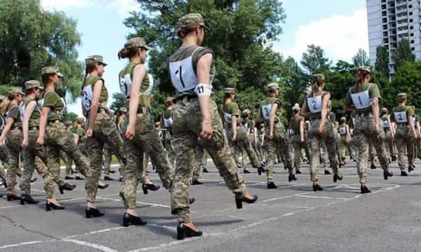سرباز زن در ارتش اواکراین,تمرین رژه نیروهای مسلح ارتش اوکراین