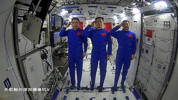 نخستین پیاده‌روی فضایی فضانوردان چینی,پیاده‌روی فضایی