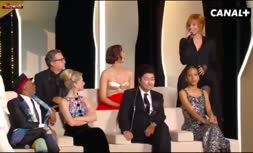 فیلم/ لحظه اعلام نام فیلم قهرمان در جشنواره کن؛ صحبت‌های اصغر فرهادی بعد از کسب جایزه