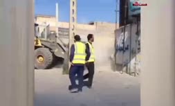 فیلم/ ضرب و شتم یک حاشیه‌نشین‌ توسط پرسنل شهرداری در تبریز