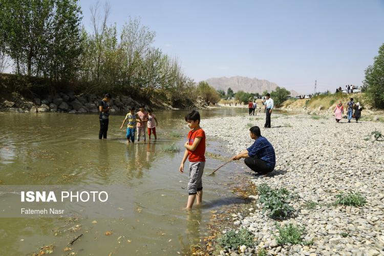 تصاویر افزایش خروجی آب سد زاینده رود,عکس های سد زاینده رود,تصاویری از خوشحالی مردم اصفهان پس از بازگشایی آب در سد زاینده رود