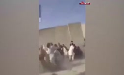 فیلم/ تیراندازی طالبان به مردم در اطراف فرودگاه کابل