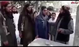 فیلم/ شکستن موبایل شهروند افغان توسط طالبان به دلیل استفاده از شبکه‌های اجتماعی!