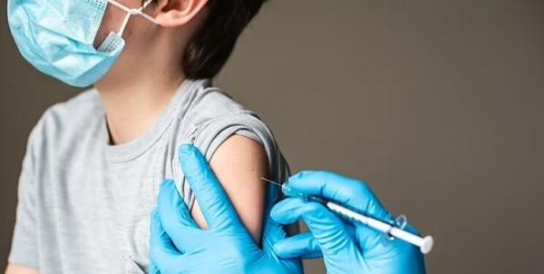 واکسیناسیون خانواده های کادر درمان و دانش اموزان,دانش‌آموزان پرخطر در اولویت واکسن