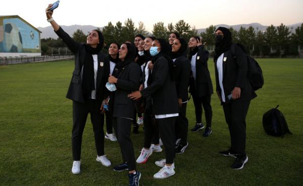 پوشش تیم ملی فوتبال زنان,لباس تیم ملی بانوان