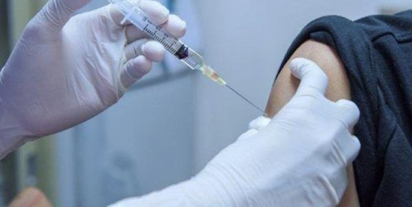 تزریق واکسن فایزر در یک بیمارستان کاشان,واکسن فایزر