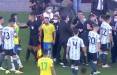 تعویق تیم‌های ملی فوتبال برزیل و آرژانتین,حمله نیروهیا پلیس به بازیکنان آرژانتین