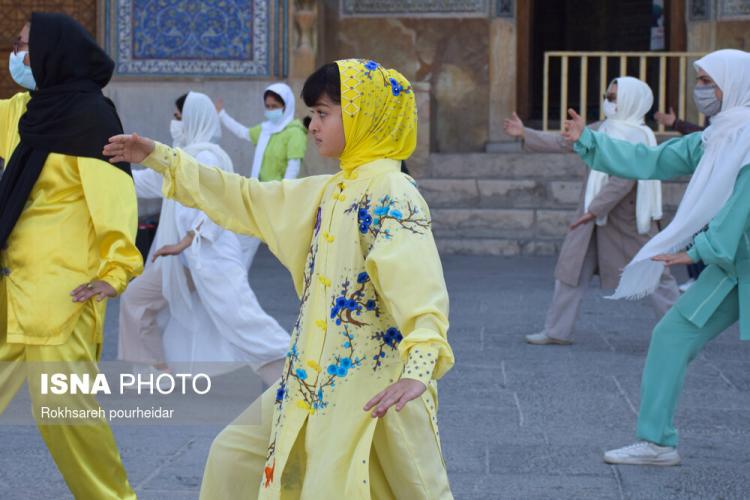 تصاویر حرکات تایچی در اصفهان,تصاویر اجرای حرکات تایچی در میدان نقش جهان,عکس های ووشو کاران اصفهانی در میدان نقش جهان