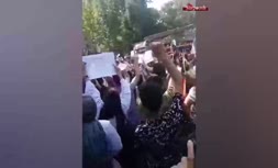 فیلم/ تجمع افغانستانی‌های مقیم تهران در مقابل دفتر سازمان ملل