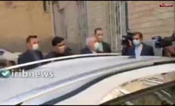 فیلم/ عذرخواهی ظریف از کادر سلامت برای رعایت نکردن پروتکل بهداشتی هنگام استقبال از امیرعبداللهیان