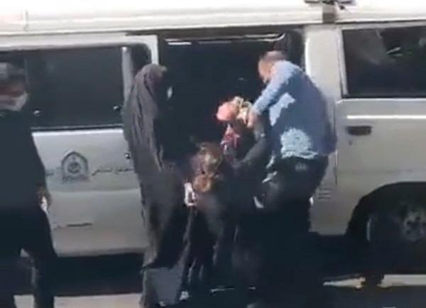ضرب و شتم یک زن توسط پلیس,واکنش پلیس به رفتار نامناسب با یک زن