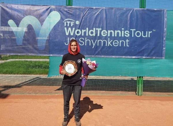 مشکات الزهرا صفی,تنیسور زن ایرانی در گرنداسلم