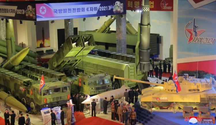 تصاویر نمایشگاه تجهیزات نظامی در پیونگ‌ یانگ,عکس های نمایشگاه تجهیزات نظامی در کره شمالی,تصاویری از نمایشگاه تجهیزات نظامی در پیونگ یانگ