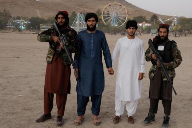 تصاویر علاقه جنگجویان جوان طالبان به شهربازی,عکس های طالبان,تصاویر طالبان در شهربازی