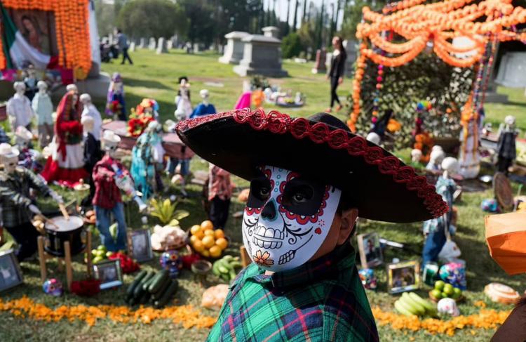 عکس های فستیوال روز مردگان در لس آنجلس,تصاویر جشن مردگان در لس آنجلس,تصاویری از جشن مردگان در آمریکا