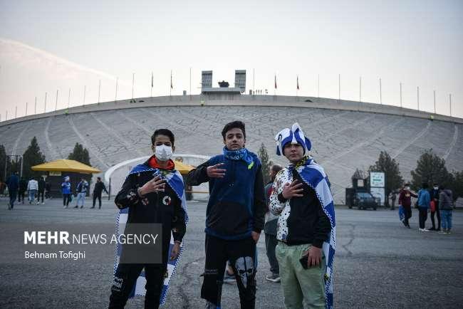تصاویر حضور هواداران فوتبال در ورزشگاه آزادی پس از 22 ماه,عکس های هواداران فوتبال در ورزشگاه آزادی,تصاویر دیدار استقلال و نساجی