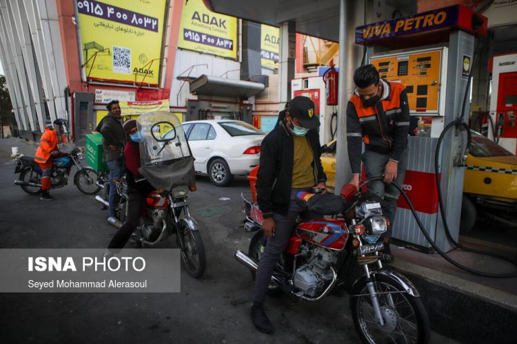 تصاویر وضعیت عرضه بنزین در جایگاه‌های سوخت کشور,عکس های وضعیت جایگاه های سوخت کشور,تصاویر پمپ بنزین های ایران در 4 آبان 1400