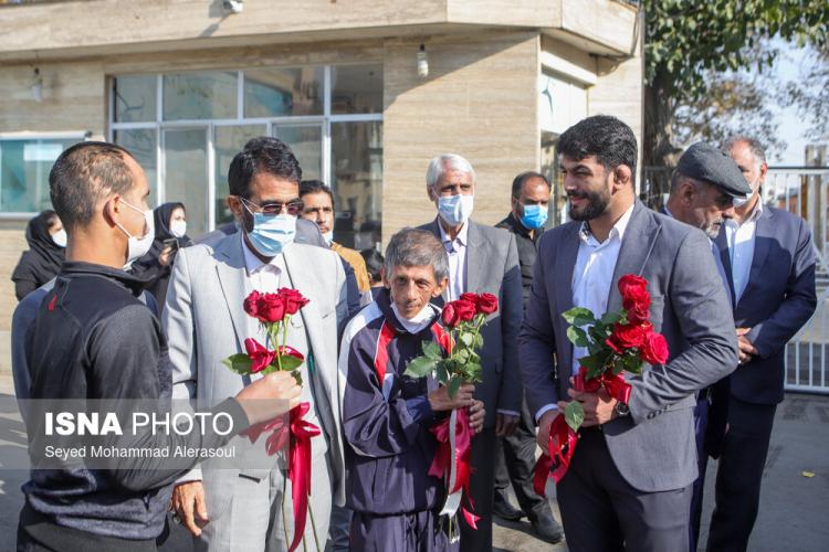 تصاویر حضور حسن یزدانی در آسایشگاه معلولین ذهنی شهید بهشتی مشهد,عکس های حسن یزدانی,تصاویر حسن یزدانی در آسایشگاه معلولین ذهنی