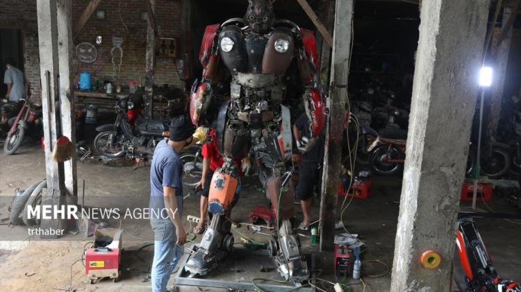 تصاویر ساخت ربات‌های فیلم‌های اکشن با قطعات موتورسیکلت,عکس های ربات های فیلم های سینمایی,تصاویری از ربات های فیلم های سینمایی
