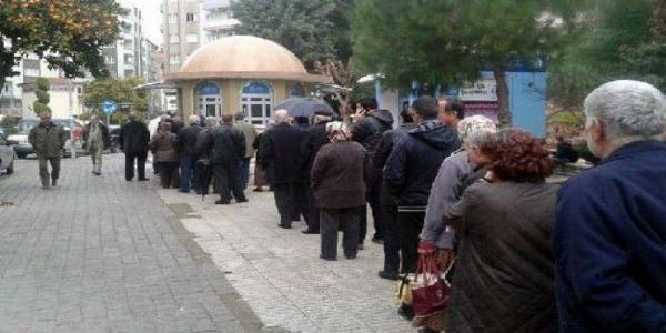 صف های شلوغ نان ارزان در شهرهای ترکیه,صف نان در ترکیه