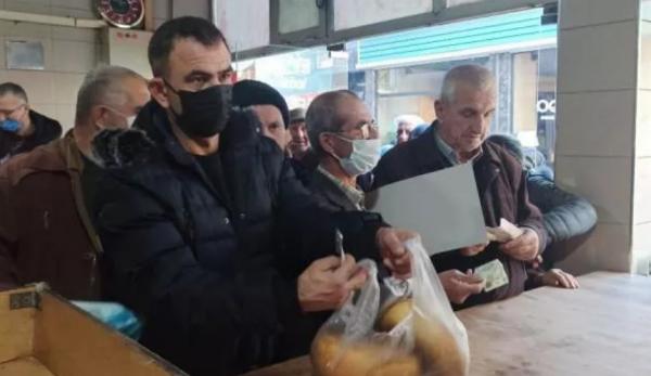 صف های شلوغ نان ارزان در شهرهای ترکیه,صف نان در ترکیه