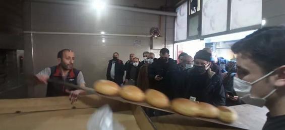 صف های شلوغ نان ارزان در شهرهای ترکیه,صف نان در ترکیه