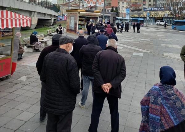 صف های شلوغ نان ارزان در شهرهای ترکیه,صف نان در ترکیه