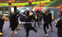 فیلم/ رقص مازنی کشتی گیران فولادین ذوب آمل بعد از قهرمانی در لیگ برتر کشتی فرنگی