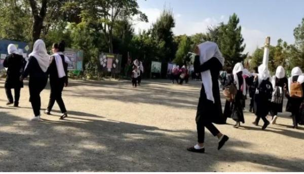 ذبیح‌الله مجاهد,بازگشایی مدارس دخترانه در افغانستان