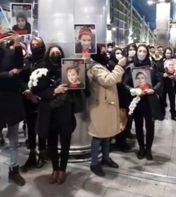 تجمع خانواده قربانیان هواپیمای اوکراینی,جزئیات تجمع خانواده قربانیان هواپیمای اوکراینی