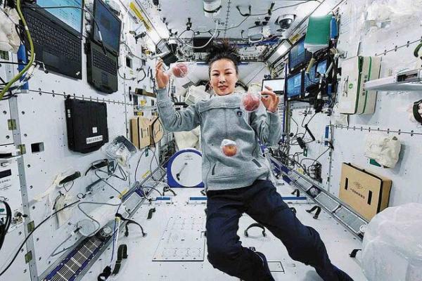 تبریک سال نو به روش ناسا, جشن فضانوردان چینی در فضا
