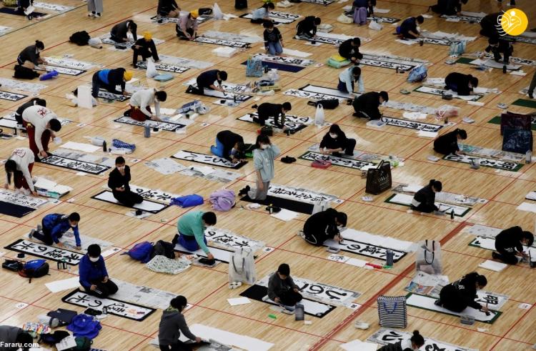 تصاویر مسابقه خوشنویسی دانش آموزان ژاپنی,عکس های مسابقه خوشنویسی دانش آموزان ژاپنی,تصاویری از مسابقات خوشنویسی در ژاپن