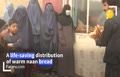فیلم | بحران فقر در حکومت طالبان؛ افغان‌ها در صف دریافت نان رایگان 