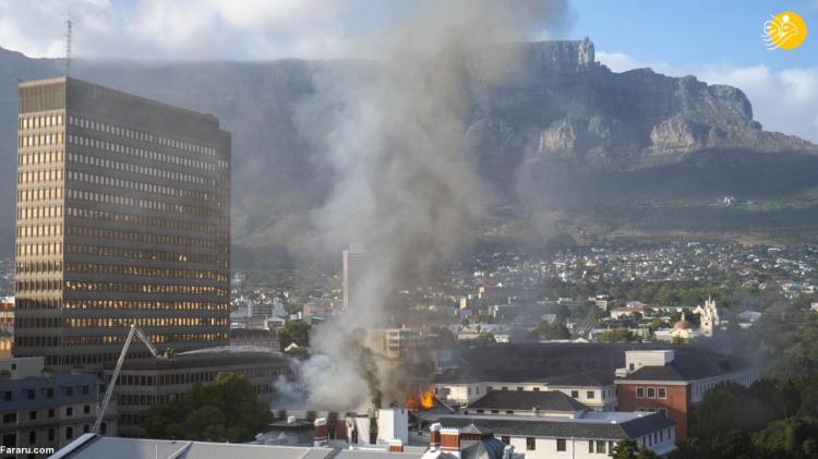 تصاویر آتش سوزی در ساختمان پارلمان آفریقای جنوبی,عکس های آتش سوزی در آفریقای جنوبی,تصاویر آتش گرفتن ساختمان پارلمان آفریقای جنوبی